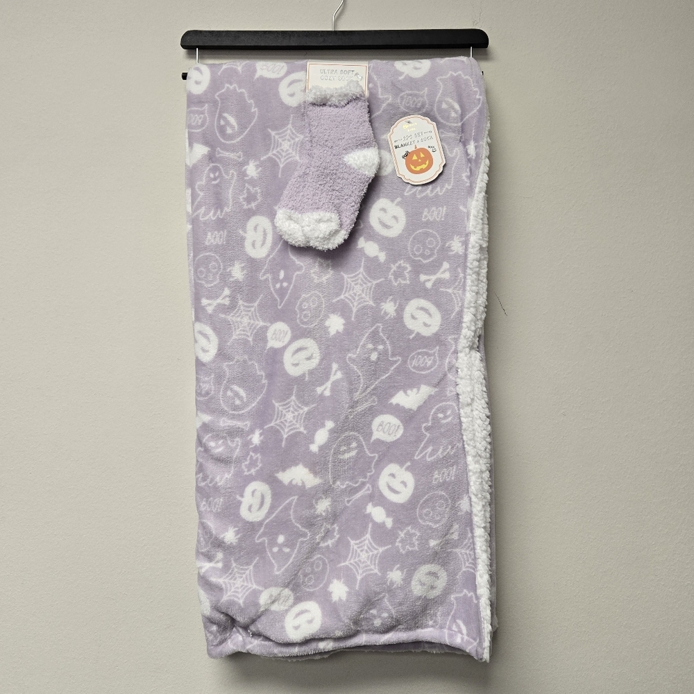 Modern Kids Halloween Boo Blanket Ultra Soft Cozy Sock 2 pc Set Bundle Purple
